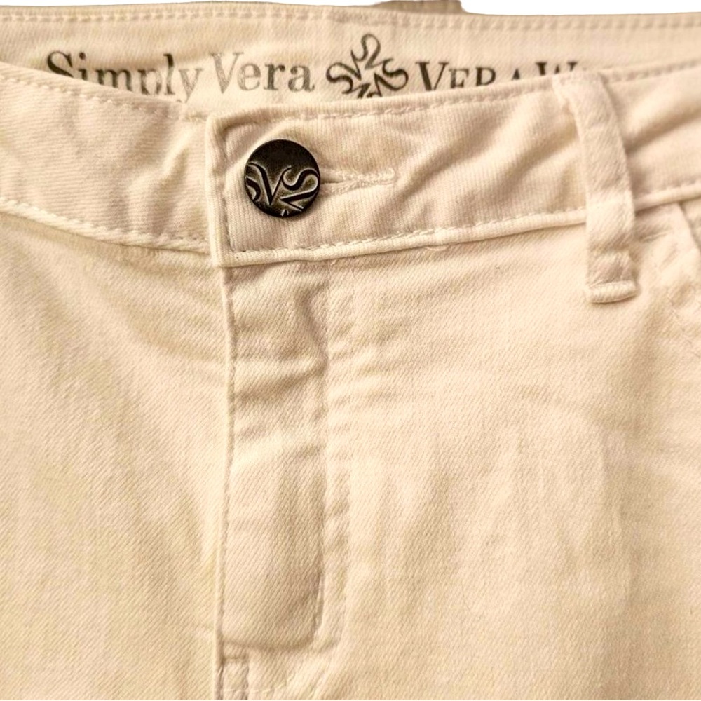 Final markdown ** Simply Vera roll cuff white denim capris by Vera Wang. - Picture 2 of 5